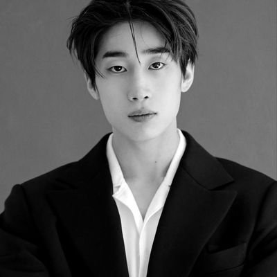 𝗠𝗮𝘀𝗰𝘂𝗹𝗶𝗻𝗲. There he is, shilhouette in the night and lights glimmer as fame simmers. Love is like a sin, we're Mr. Joker and Harley Quinn.