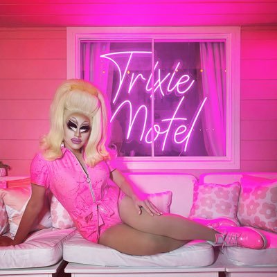 🩷 A Pink Paradise inspired by Trixie 🌴 Luxury Boutique Motel in Palm Springs CA 📺 #trixiemotel on @hbomax + @discoveryplus 🏷️ Tag @trixiemotel