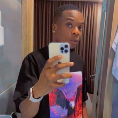 OluwaO2_'s profile picture. 