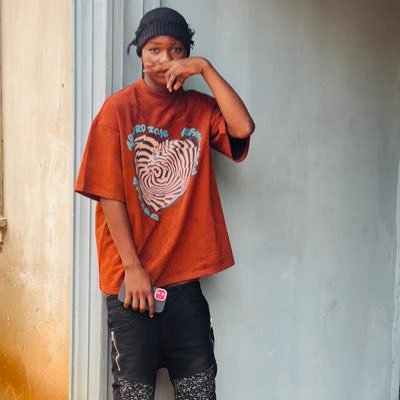 ni_femzy's profile picture. Life no hard 😩 nah u Dey take am serious 🆙