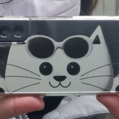 yunayun64's profile picture. 지금은 넘어가기 .