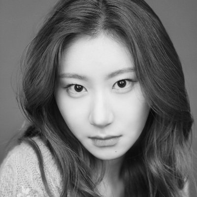 chaerysmile's profile picture. • she/her • graphic designer