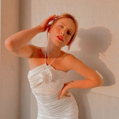 EcrinGuzoglu's profile picture. Cemre Solmazı desteklemek için açılan aktif fan sayfasıdır 🧭