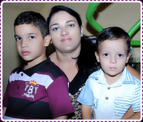 sou serva do Senhor Jesus Cristo...irmã..amiga...e amo O Criador do universo..JESUS CRISTO