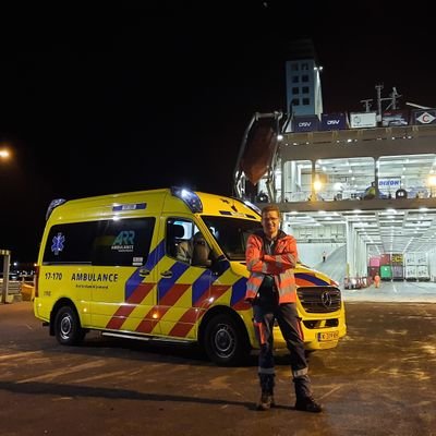 Ambulance chauffeur, Ambulance Rotterdam-Rijnmond. Trotse vader van een jongen en meisje.