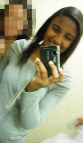 jéssica lima :$
    pode confiar 
quem tem fé, tem tudo amém eu não forço simpátia pra ninguém ♪ (;