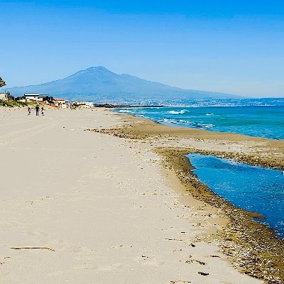 C.I.R. n°  19089001C206353

SICILIA: Graziosa e comoda Locazione Turistica a 380mt dalla spiaggia.
Il periodo più bello dell'anno? La vostra vacanza in libertà!