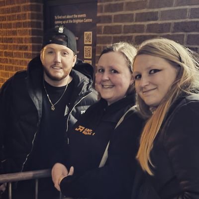 Jemma. 33
Massive James Arthur fan!
Got to meet him 
5/10/17 
23/10/19
27/08/21
17/12/21
13/03/22

Followed me back 13/9/18 😍
JArmy❤