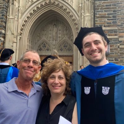 The Doctor | @TuftsLyme Postdoc studying Lyme disease enzootic cycles | PhD from @denniskoHiHOST studying Salmonella at Duke | Holy Cross ‘16 | He/Him