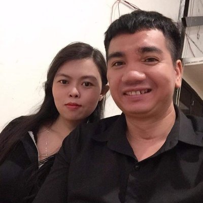 Tren doi canh tay, hoa doi em trong phut giay. anh yeu em nhieu lam cuc vàng cua anh. anh den tu tuong lai va anh se yeu em o qua khu, va se yeu mai mai hehe