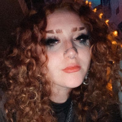 grxveyardbaby's profile picture. // 23 //