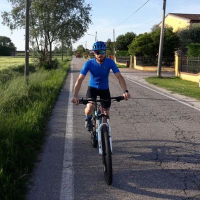Italy🇮🇹
Born to Rovigo 🏠
Class november 1990
technician elettrical 💡
bike passion🚴