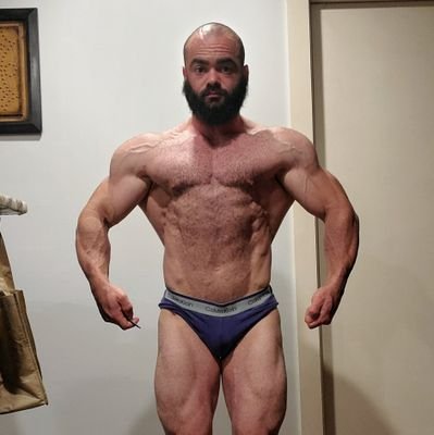 🔞I am grow into a muscle freak. USMC Veteran. I am working on growing my cunt, silicone currently 805cc 260/545.