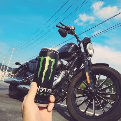 猫、釣り、洋楽、ラーメン、バイクが好きな27
歳♂🙌
XL1200Nナイトスター乗ってますた🙌
スノーボード始めました🌚
釣り人、アクアリストさん、ライダーさん気軽にフォローよろしくお願いしますm(__)m
※フォローは気まぐれ