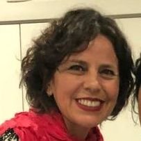 Sou perfeccionista e desorganizada ao mesmo tempo. Adoro ler, cinema e viajar. Minha família é tudo para mim. À esquerda sempre!