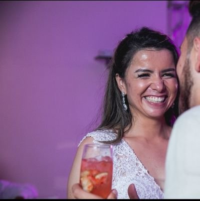 MayaraKelle's profile picture. Deus é Amor! 
Sejamos + Amor!