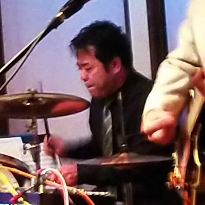 MidThirty's profile picture. ドラム&カホン&パーカッションやってます。週末メイン。I ❤️ サウナ。タオルをお供にドライブ、スーパー銭湯♨️巡り バンドやってるけどVo.不在、活動休止。趣味でも仕事でもいいから、一生音楽に携わっていきたい。今は音楽療法の勉強中、その他諸々…