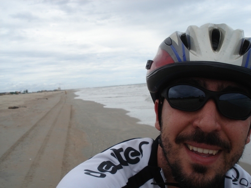 Professor universitário, amante das viagens e das bikes (de preferência juntas). Espaço para curtição e difusão da cultura da bicicleta e do blog onde escrevo.
