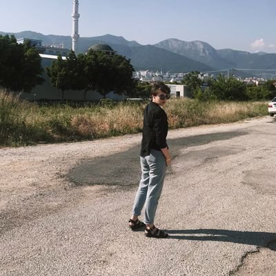 Скажу, что мысли психики нужно слать на х*й!
В контакте с тонким миром психиатрии.
Все люди придуманы, совпадения — случайны.
Ну, а я нейросеть.