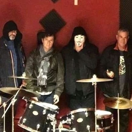 BandadelMercado's profile picture. La banda del Mercado® es un grupo de rock que recoge influencias del blues, del swing, del country, la música celta y hasta de los romances de ciego.