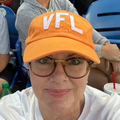 Small boutique owner, #VFL, Seasider, Corgi Mom, married to a Vandy boy-ugh!