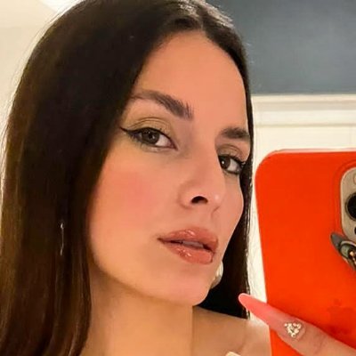 Soy re colgada.
Escribo giladas.
No te tomes en serio nada que no te haga reír 😜
