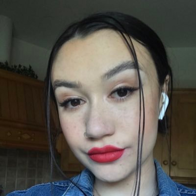 |26| 🏳️🌈 I prefer experienced not traumatised @amykatepoetry