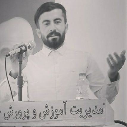 #معلمی از مشرق زمین
حُکمِ قطعِ سرِ سبز در دهانِ من است!