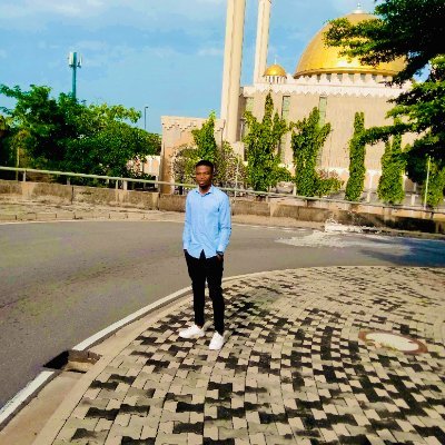 BoyGenius_Ezee's profile picture. Remember to live while you're alive.