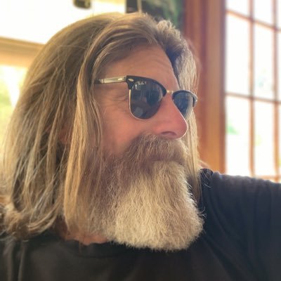 bearded photographer, singer/songwriter and all around creative type 😎👊✨