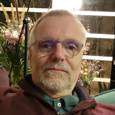Ativador de transformações e do pensamento criativo. Designer e facilitador de experiências de aprendizagem.