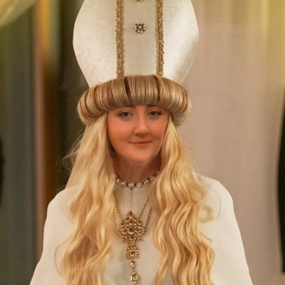 erindotjpeg's profile picture. Probably complaining about my back