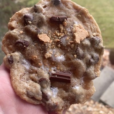 twinbakes's profile picture. We sell cookies, cakes, and anything you’re willing to buy !! Run by Mia and Marlo !
