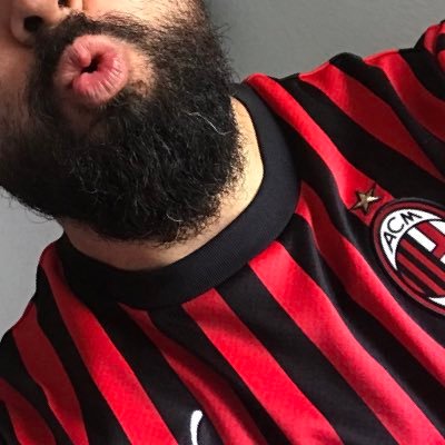 Sempre @acmilan 🔴⚫️🔴⚫️/ entusiasta de los tenis y más cosas.