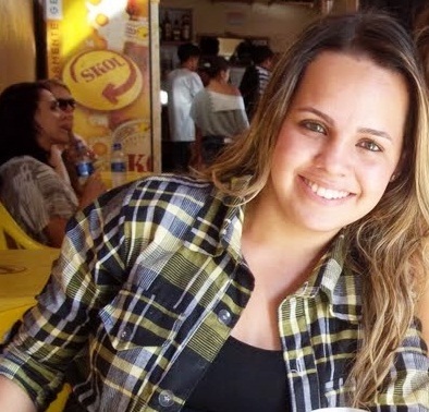 Vou seguindo, moldando minha forma de pensar, deixo a essência do meu tempo me levar.