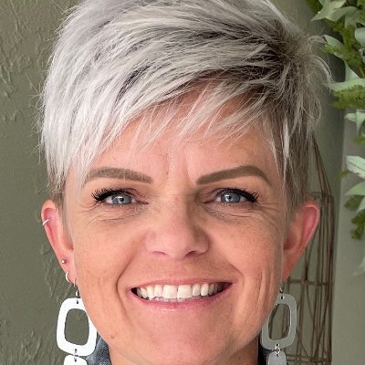 Mom of five boys, proud 5th grade teacher, cook, amateur explorer, music lover....BSWP Buzzwhooper 2021