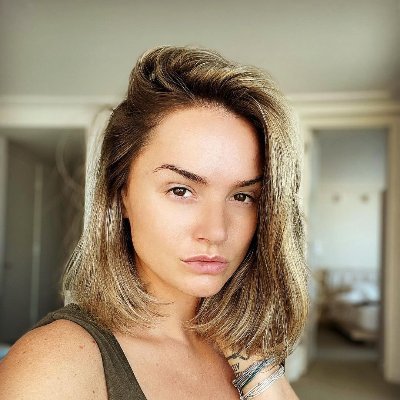 KatsonSarah's profile picture. im still the single one that went real man