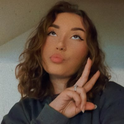 ashk_smith's profile picture. she/her