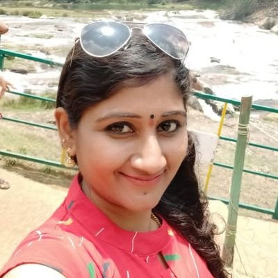 TrendyKolangal's profile picture. சில நேரம் சில பொழுது 
சோதனைகள் வரும் பொழுது 
நம்பிக்கையால் மனம் உழுது 
வானில் உன் பெயர் எழுது