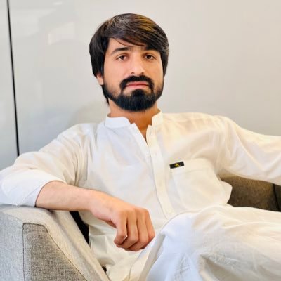 Belong to Khan family and this is my Bio ;)