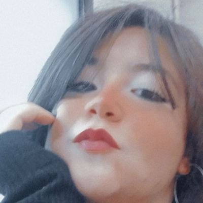 itslinaSl's profile picture. 