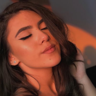 comanana08's profile picture. nothing here.