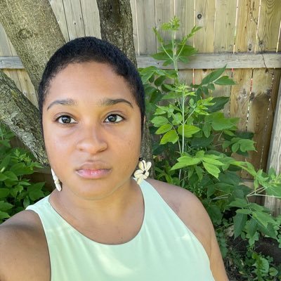 ✨bead artist✨ Ifa & Osun Priestess. Gentle mother. Founder of : Yèyé & Omi.