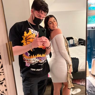 Stellinastratis's profile picture. yea