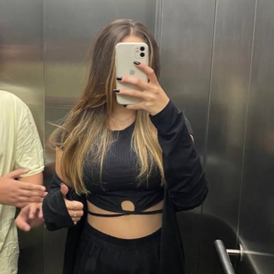 gabrgprz's profile picture. a depressão reina por aqui 😆