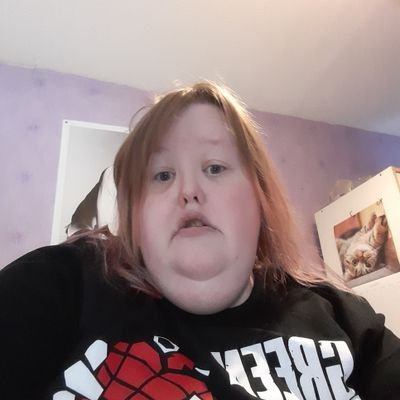 Hi I'm Sarah from St Helens UK and I'm 35yrs old and I live with my parents and our pets !!