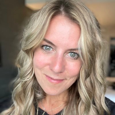 #hockeymom to two strong beautiful girls, Sales Manager for Quidel Canada ... happy place is somewhere warmer then here.