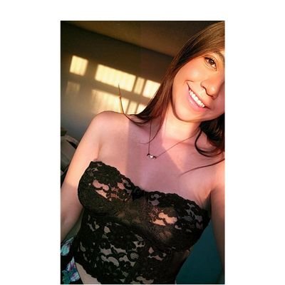 rebe_andrade's profile picture. 