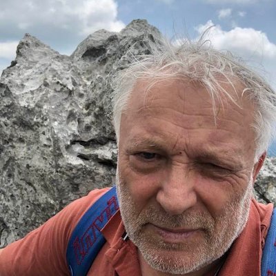 d73737373's profile picture. casa mia è il pianeta Igro a destra della croce del sud