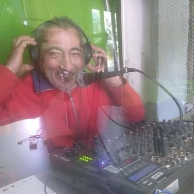 Locutor , operador , director de fm el sol 105.5 . - Técnico en administración de empresas .